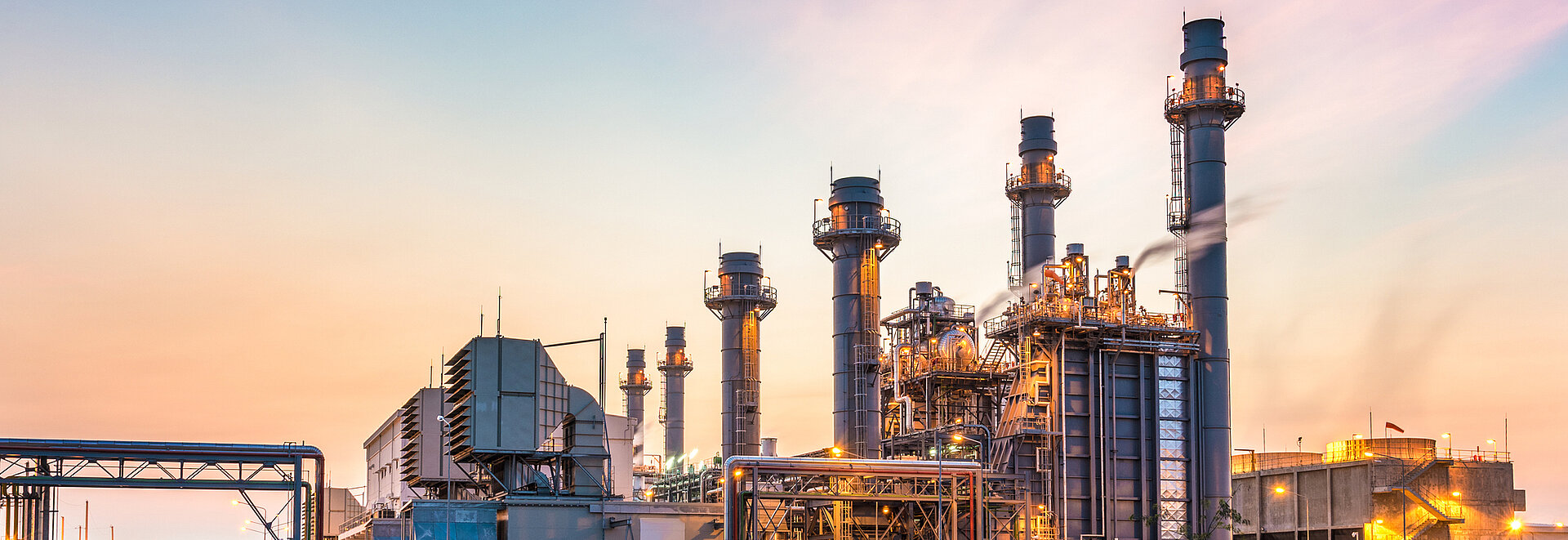 Außenansicht einer industriellen Fabrik