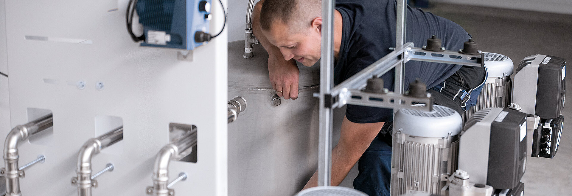 CERTUSS employee installing a steam generator