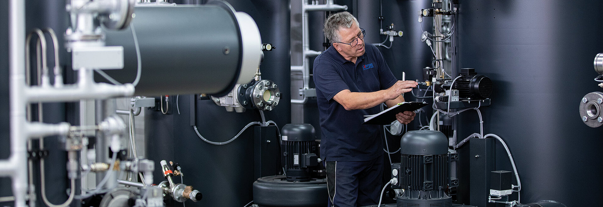 CERTUSS Mitarbeiter bei der Inbetriebnahme einer Dampfanlage